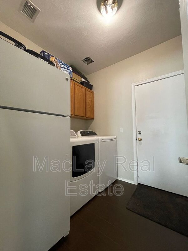 Building Photo - 617 W Jasper Dr