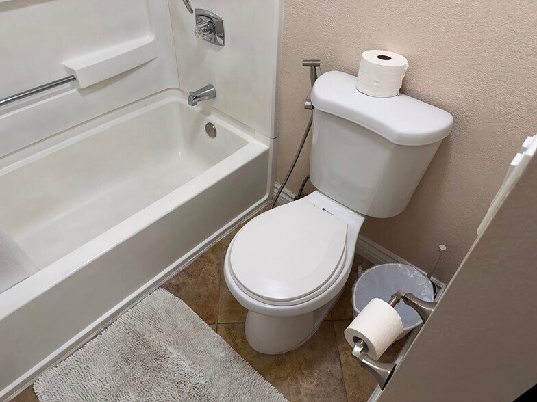 Building Photo - 8889 Caminito Plaza Centro