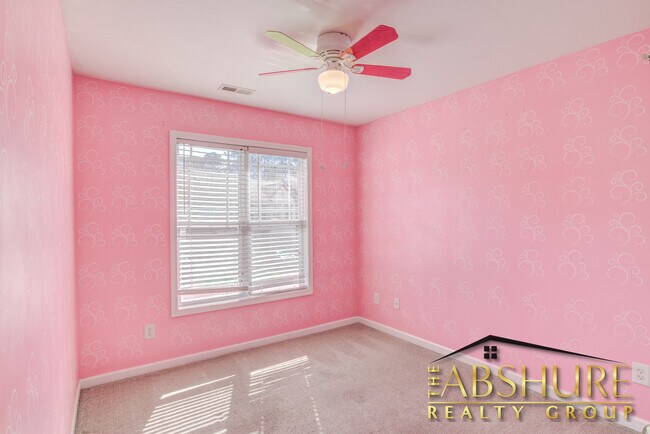 Building Photo - 2136 Sunny Cove Dr