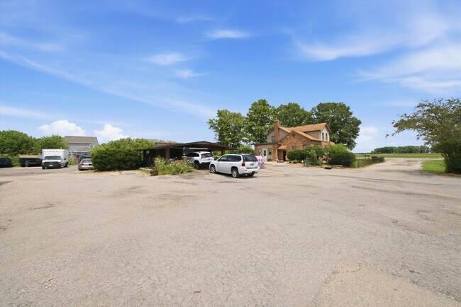 Building Photo - 24134 IL-53