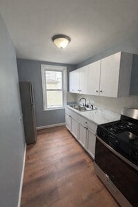 Building Photo - 50 Haffards St