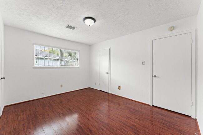 Building Photo - 1502 Ashmore Dr