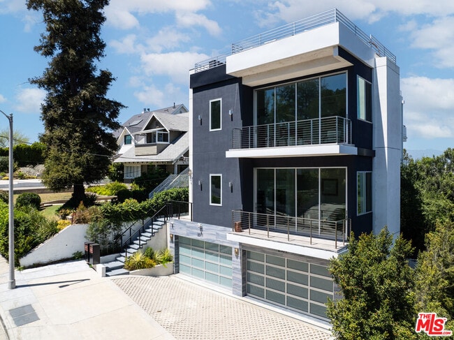 Building Photo - 2311 Cove Ave