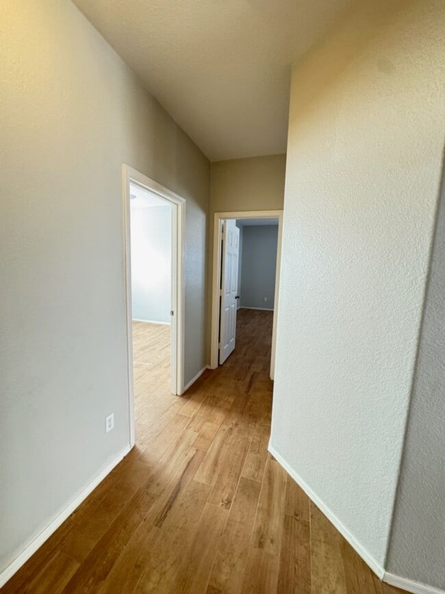 Building Photo - Chandler 4 bed 2 bath