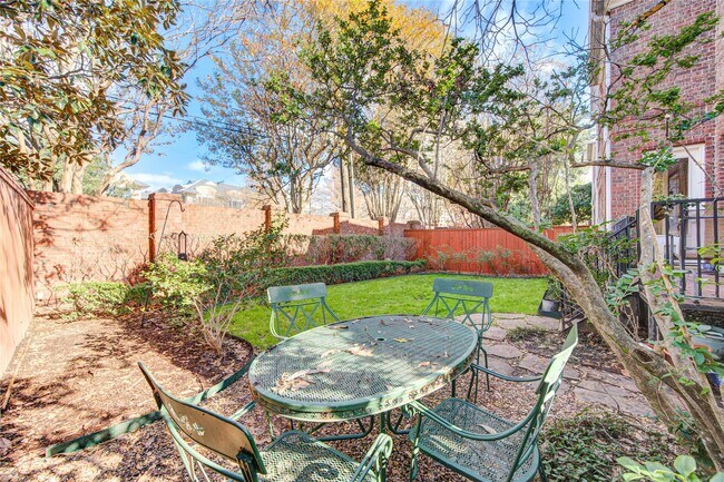 Building Photo - 6811 Staffordshire Blvd