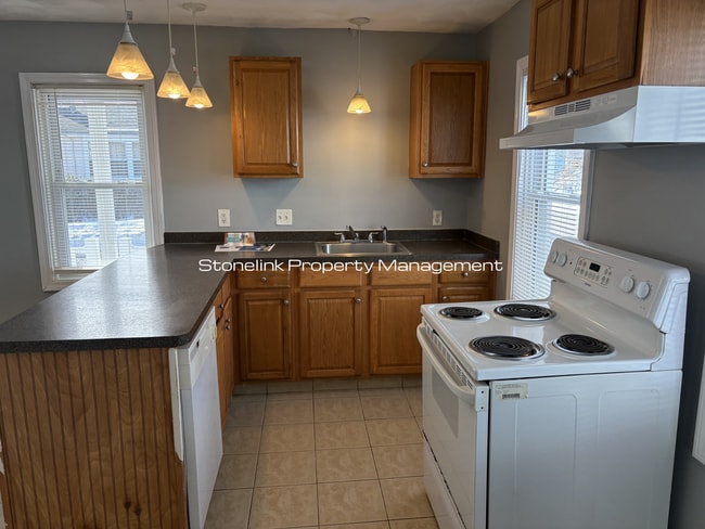 Building Photo - 47 Pine St