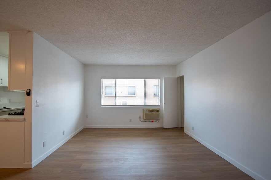 Building Photo - 10819 Camarillo St