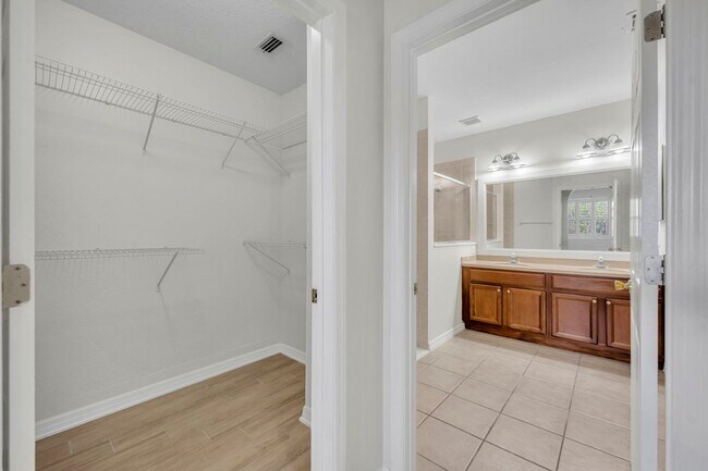 Building Photo - Golf Community Condo