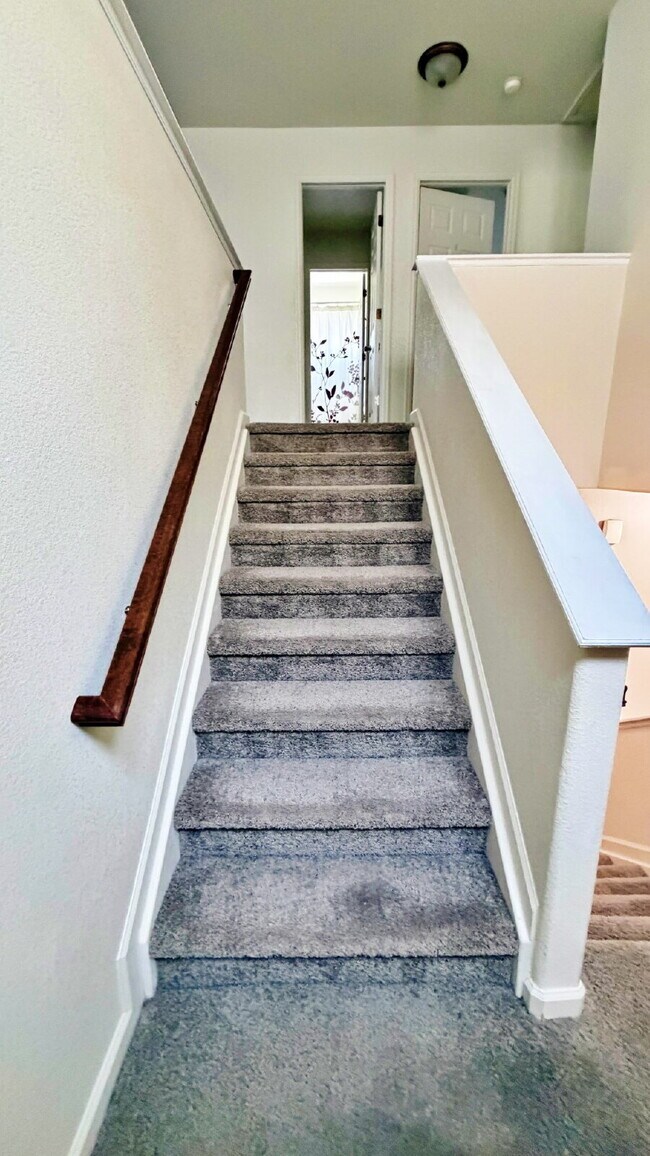 Building Photo - Fantastic 4 Bed 2.5 Bath + Office 2 Car Attached Garage in Murphy Creek Community Pool + Tennis C...
