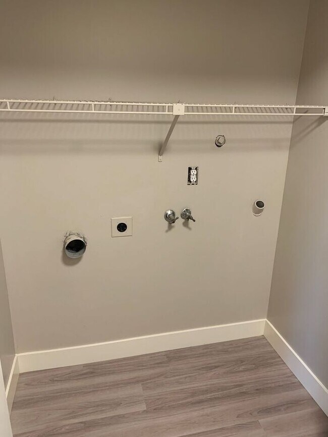 Building Photo - Spacious 2 Bed 1.5 Bath Townhome in Murray...
