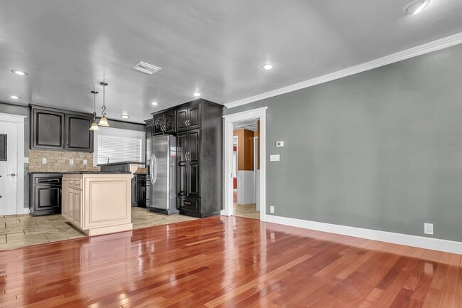 Building Photo - 1501 Revere Ave