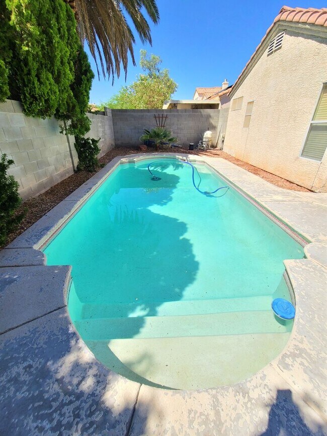 Building Photo - 137 Windy Creek Ave