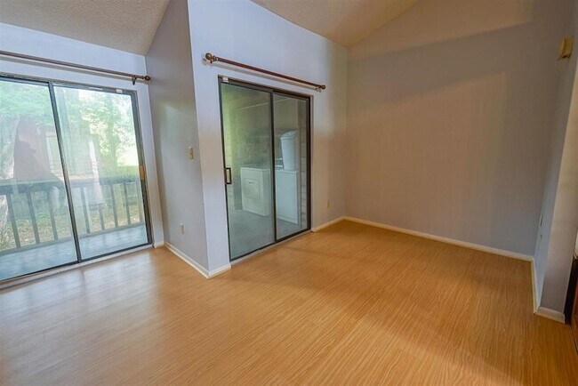 Building Photo - 1800 Nicklaus Dr