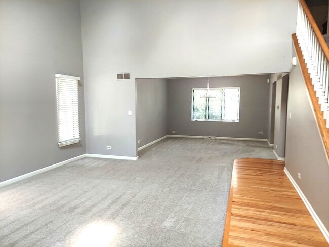 Building Photo - 2304 Nottingham Dr