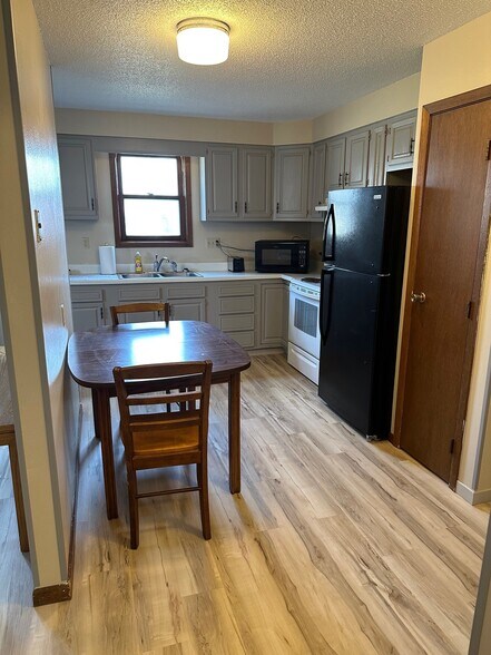 Building Photo - 910 11th Ave