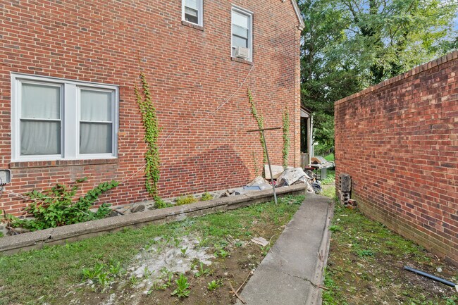 Building Photo - 2915 Oakford Ave