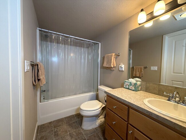 Building Photo - WINTER SPECIAL DISCOUNTED $500 PER MONTH F...