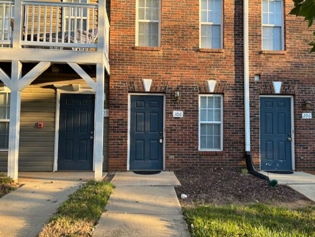 Primary Photo - Desirable 1 Bed/1 Bath Condo in Very Conve...
