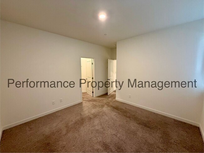 Building Photo - Stunning 4 Bed/3 Bath Belcourt Seven Oaks Home w/ $0 Deposit Option & More