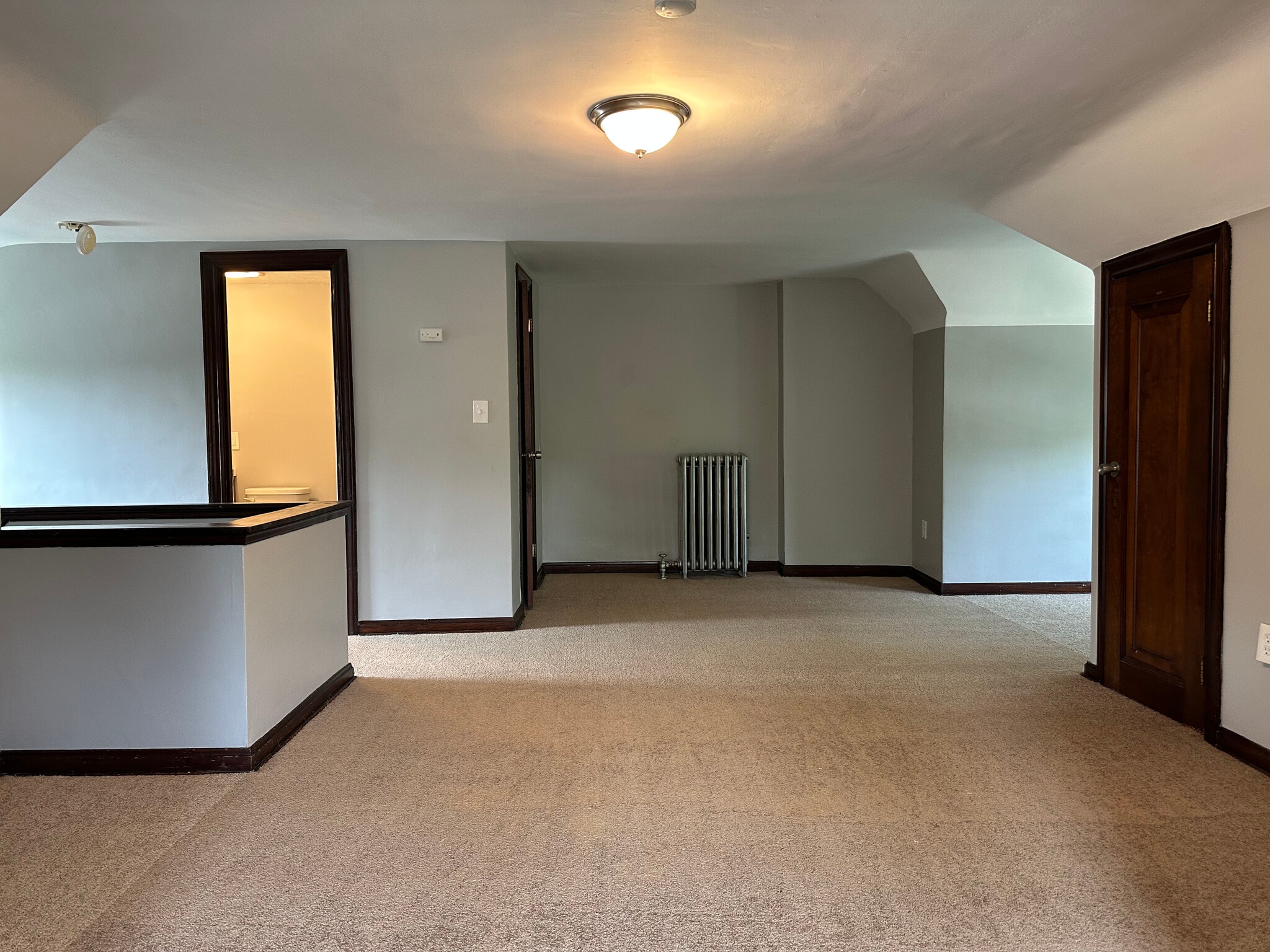 Third floor suite - 2086 Marlindale Rd