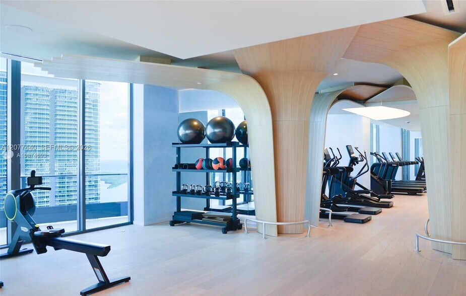 Building Photo - 1000 Brickell Plz