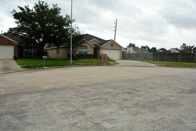 Building Photo - 8047 High Hollow Ln