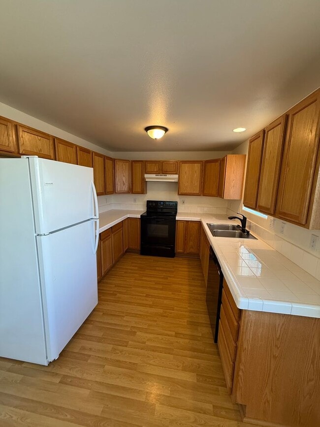 Building Photo - Charming 3 Bedroom 2 Bathroom Home in Quiet Neighborhood!