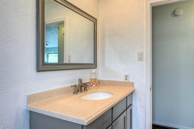 Building Photo - 5103 Temple Bell Dr