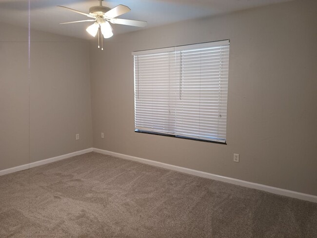Building Photo - Available now! Beautifully Renovated 2 bed...