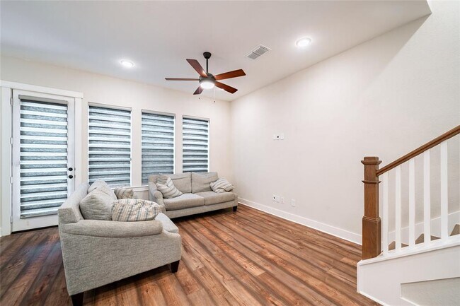 Building Photo - 10922 Brambling Wood Dr