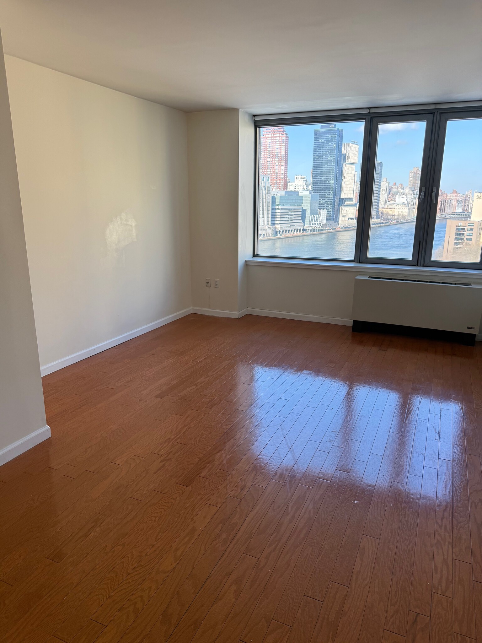 Building Photo - 455 Main St