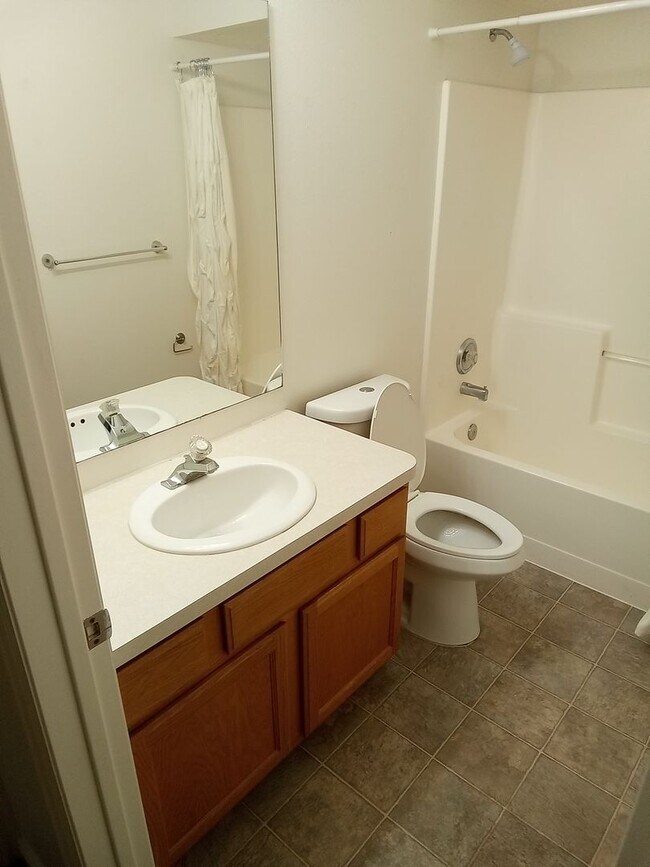 Building Photo - Willow Springs Condo