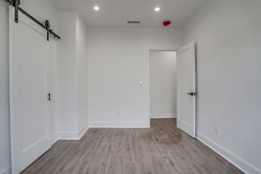 Building Photo - 2708 Cincinnati St