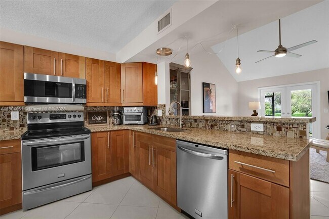 Building Photo - 10323 Hidden Springs Ct
