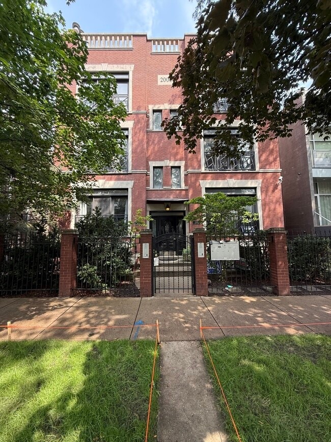 Building Photo - 2212 W Huron St