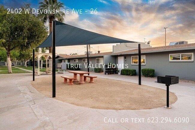 Building Photo - 2402 W Devonshire Ave