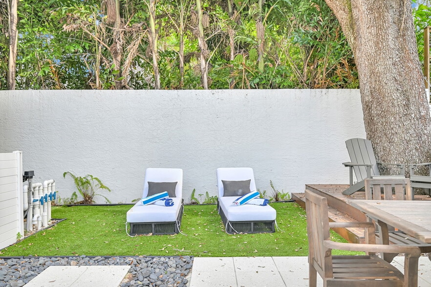 Building Photo - 150 NE 50th Ter