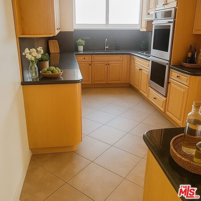 Building Photo - 10450 Wilshire Blvd