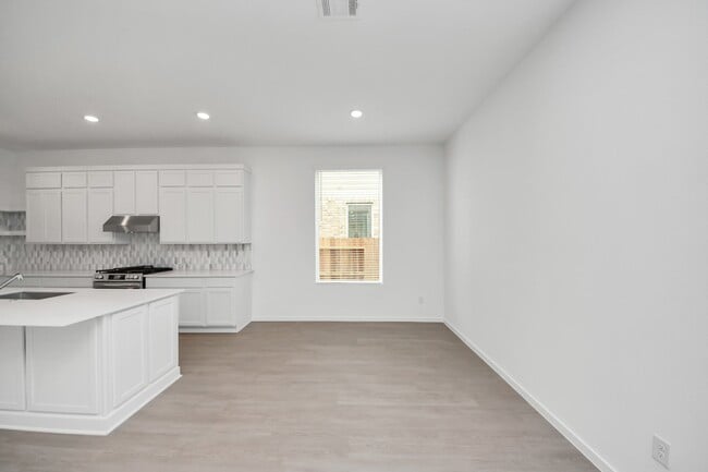 Building Photo - 27406 Sweetwater Bay Dr