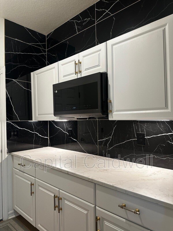 Building Photo - 37489 MacKenzie Dr