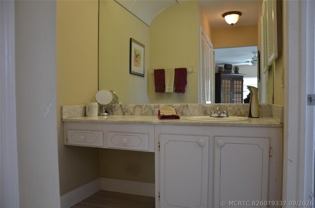 Building Photo - 6201 Bay Club Dr