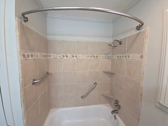 Building Photo - Well Maintained - 2 bedroom home in great area.