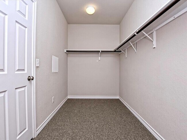 Building Photo - 128 Flexus Ln