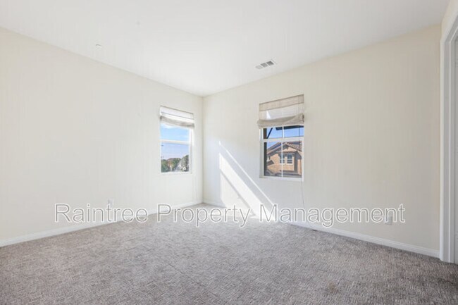 Building Photo - 1735 Avenida Regina