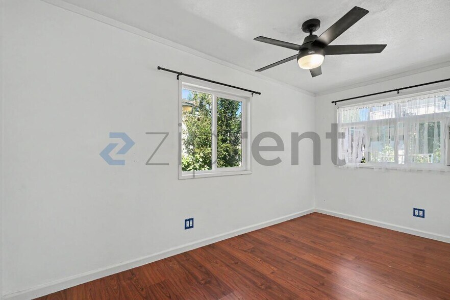 Building Photo - Unit Single bedroom