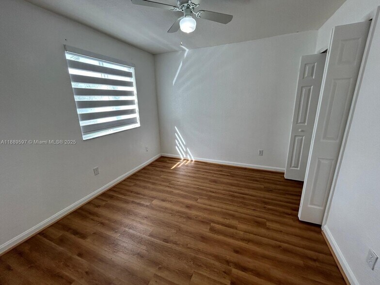 Building Photo - 1406 SE 26th Ct