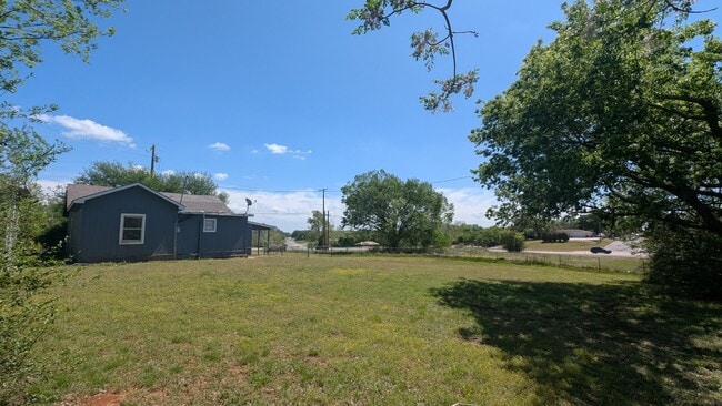 Building Photo - 1607 Bells Dr