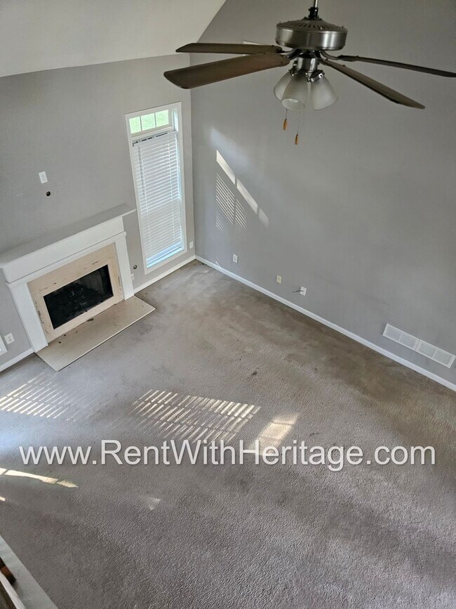 Building Photo - Gorgeous 4bd/ 2.5 Bath / Attention to Detail / Popular Menlow Station / Swim/ Tennis/ Direct Acce...