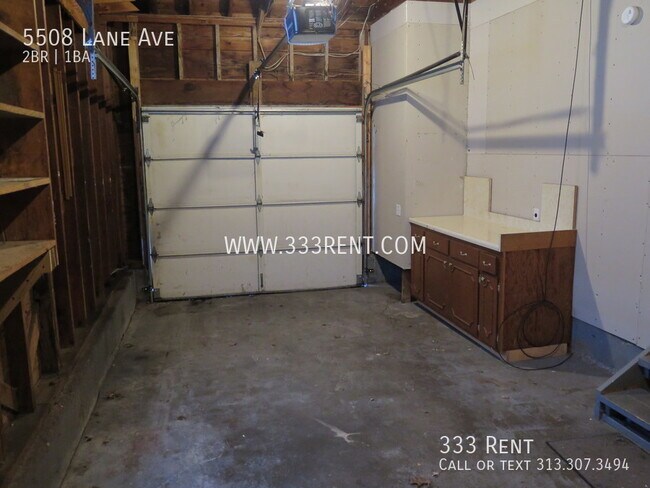 Building Photo - Lovely 2 bed 1 bath home ready to be moved...