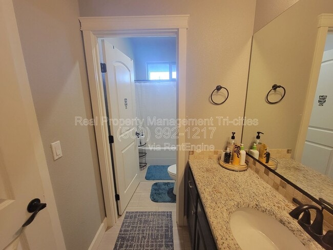 Building Photo - 4801 Pinehurst Dr
